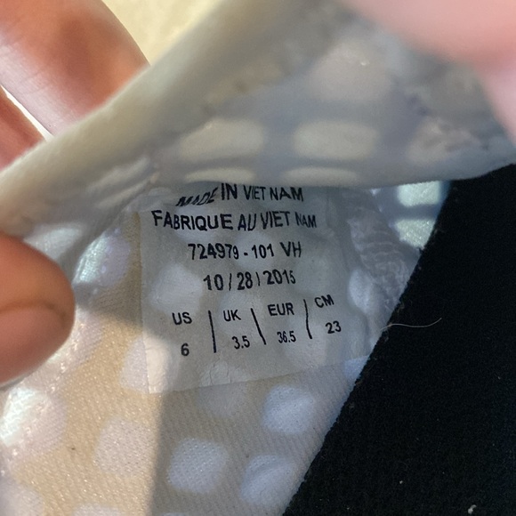 NIKE SIZE 6 WOMENS - Picture 4 of 6